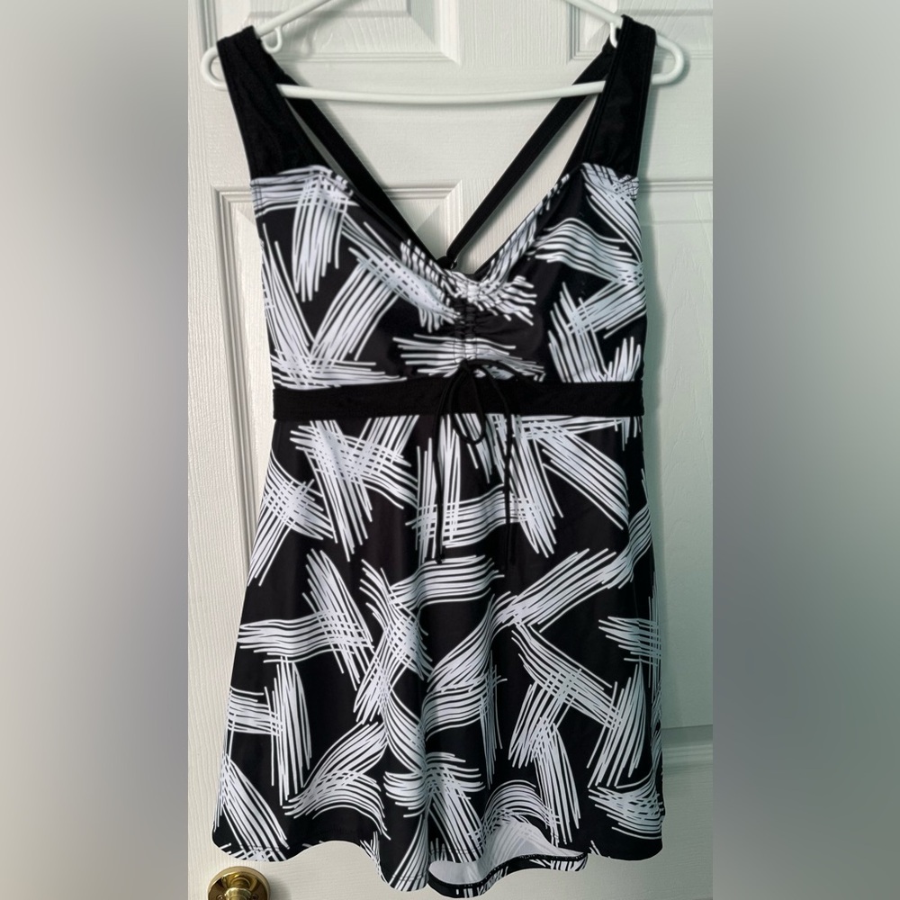 Stylish Black and White Women's Bathing suit Top